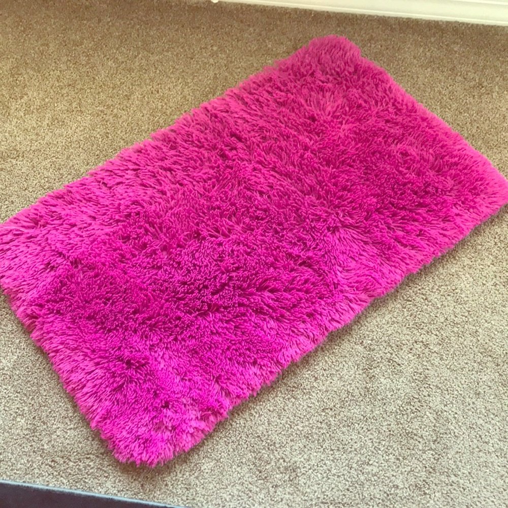 💕 Pink shag carpet